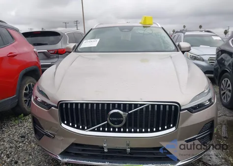 2023 Volvo Xc60 Recharge Plug-In Hybrid T8 Ultimate Bright Theme z USA, uszkodzony, nr VIN YV4H60DA7P1362980